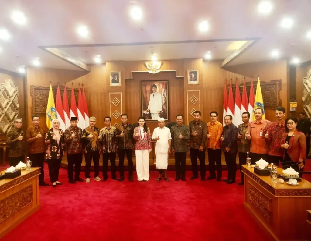 Gambar ini memiliki atribut alt yang kosong; nama berkasnya adalah Penandatanganan-Naskah-Kesepakatan-Bersama-antara-Pemerintah-Provinsi-Maluku-Utara-dengan-Pemer-4-1024x791.webp